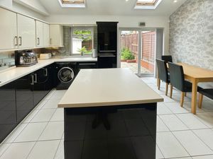 Kitchen Diner- click for photo gallery